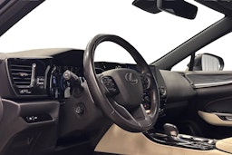 musta Lexus NX 2023 kuva 7.