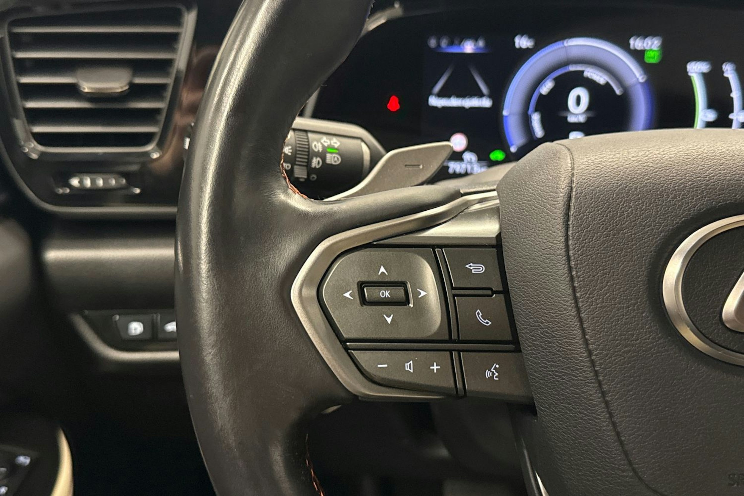 musta Lexus NX 2023 kuva 10.