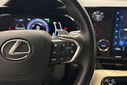 musta Lexus NX 2023 kuva 11.
