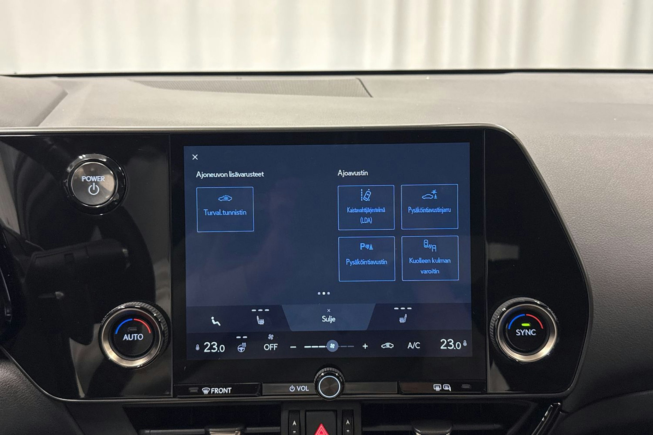 musta Lexus NX 2023 kuva 16.