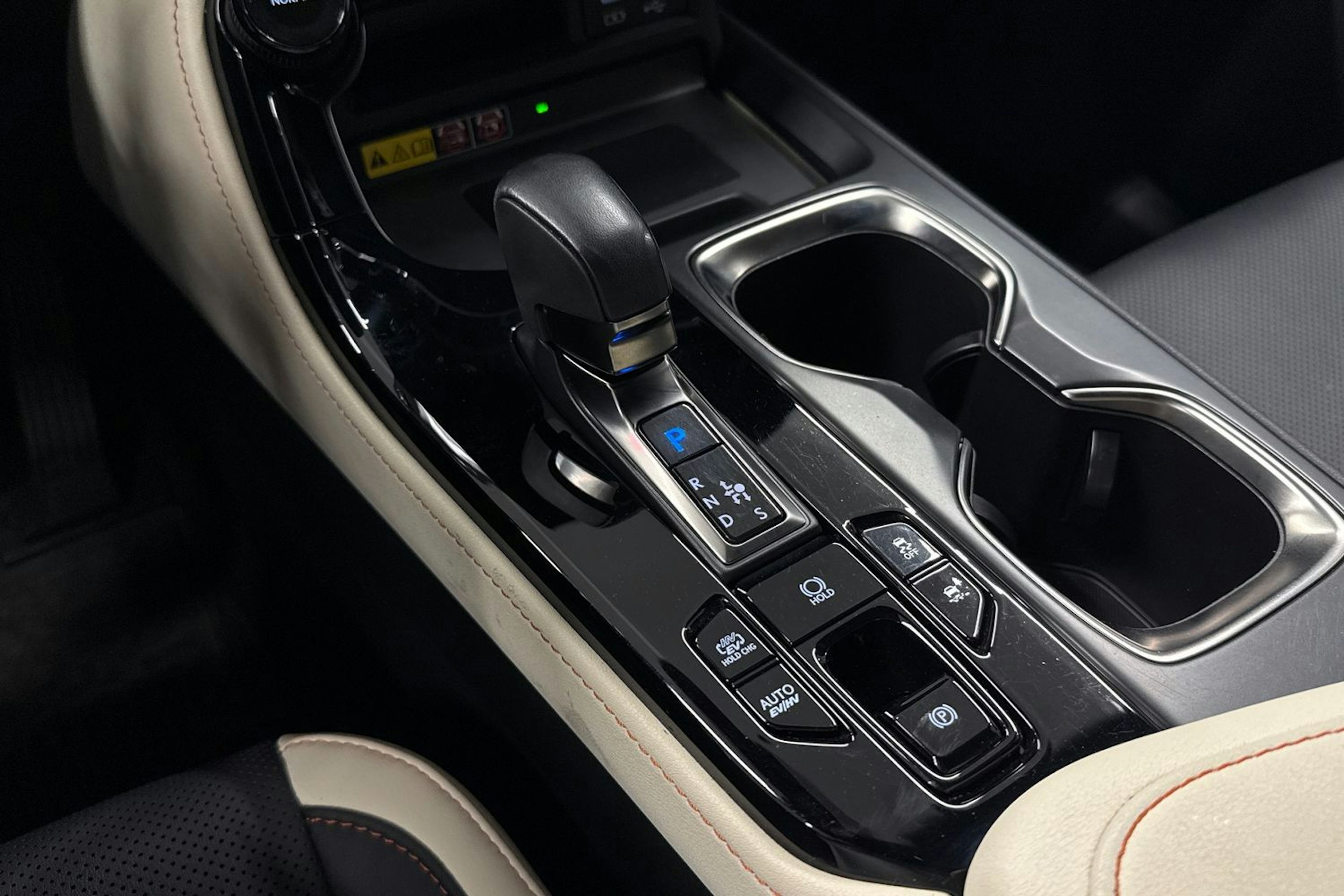 musta Lexus NX 2023 kuva 20.