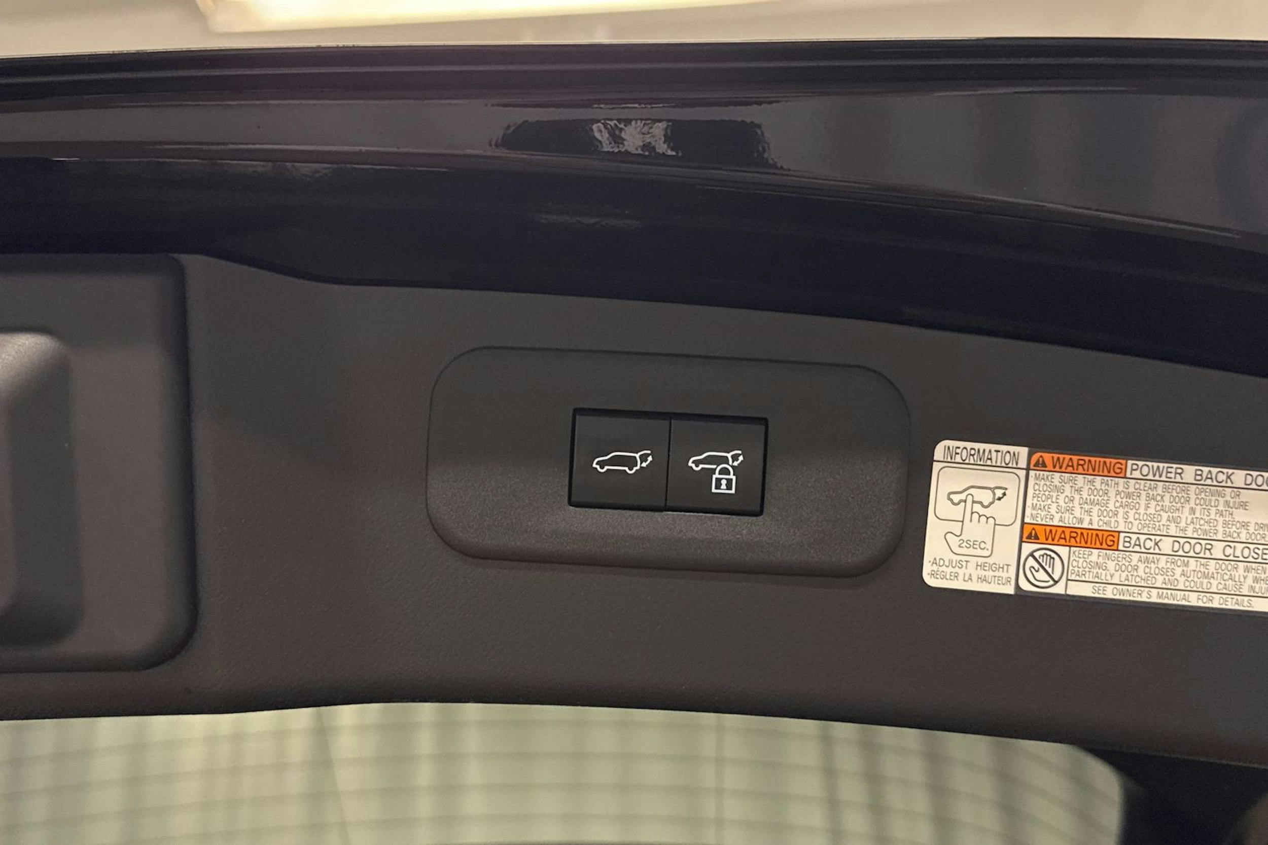 musta Lexus NX 2023 kuva 26.