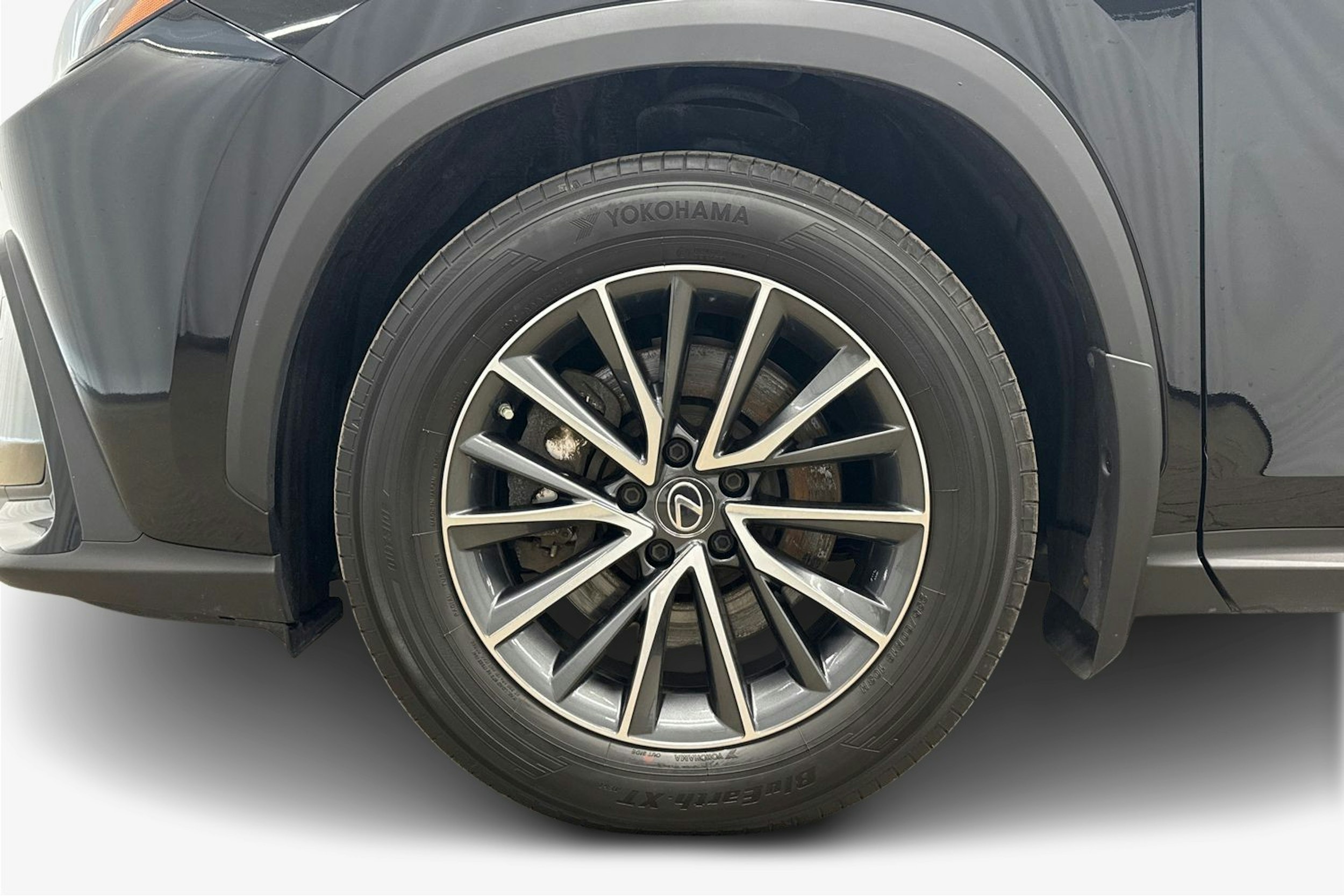 musta Lexus NX 2023 kuva 27.