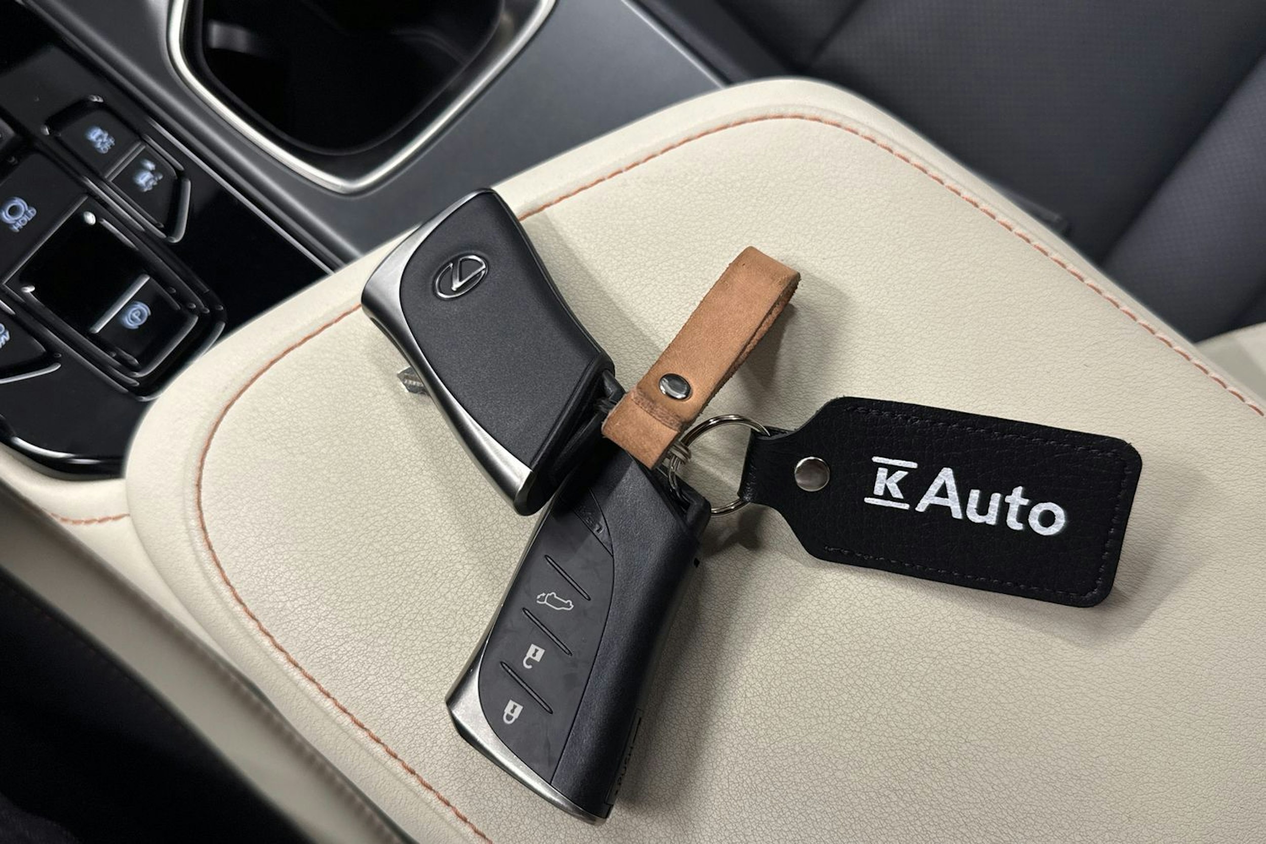 musta Lexus NX 2023 kuva 30.