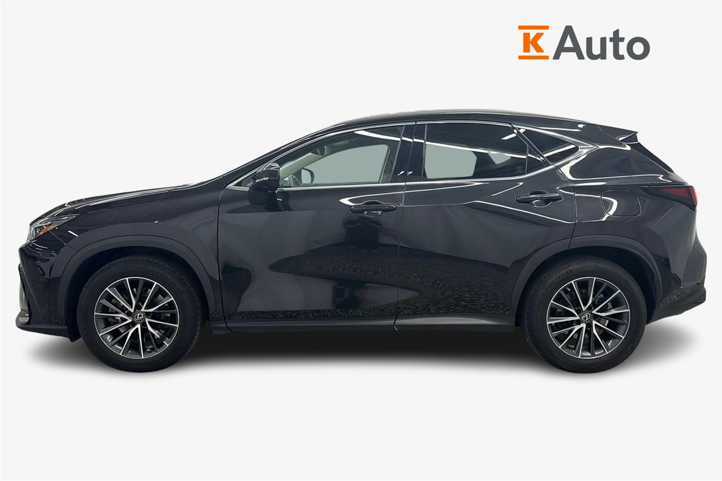 Musta Lexus NX 2023 kuva 6.