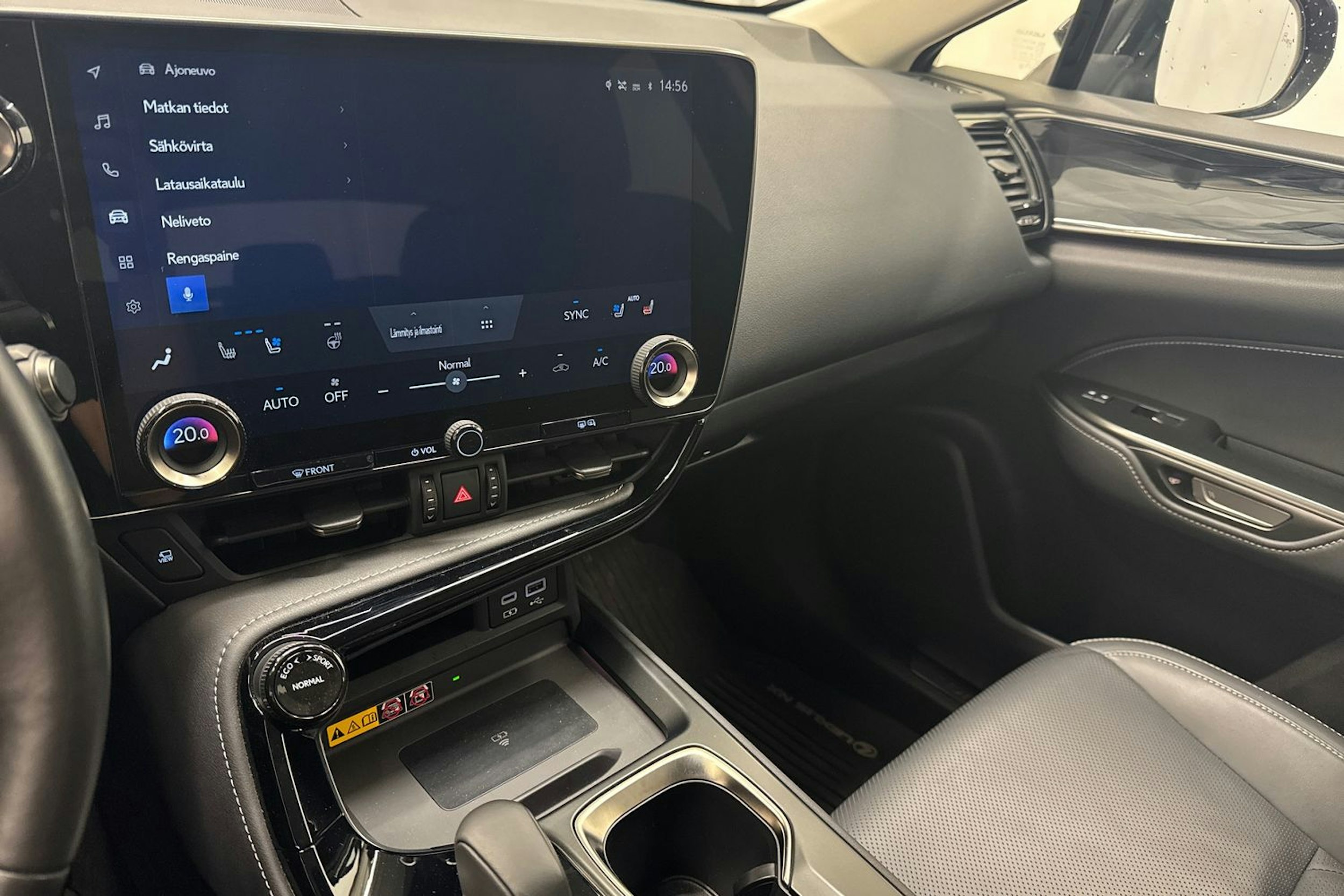 Musta Lexus NX 2023 kuva 19.