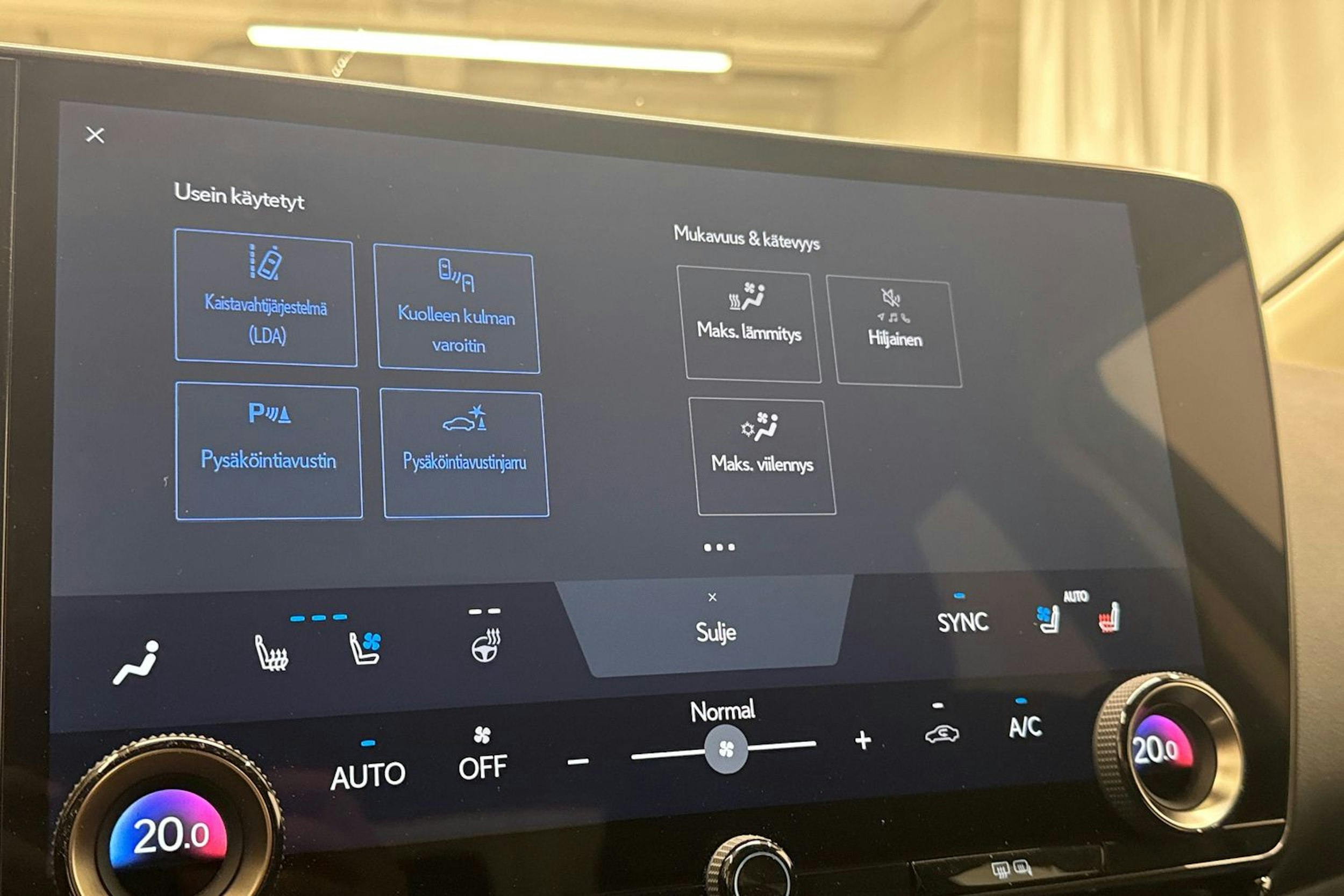 Musta Lexus NX 2023 kuva 29.