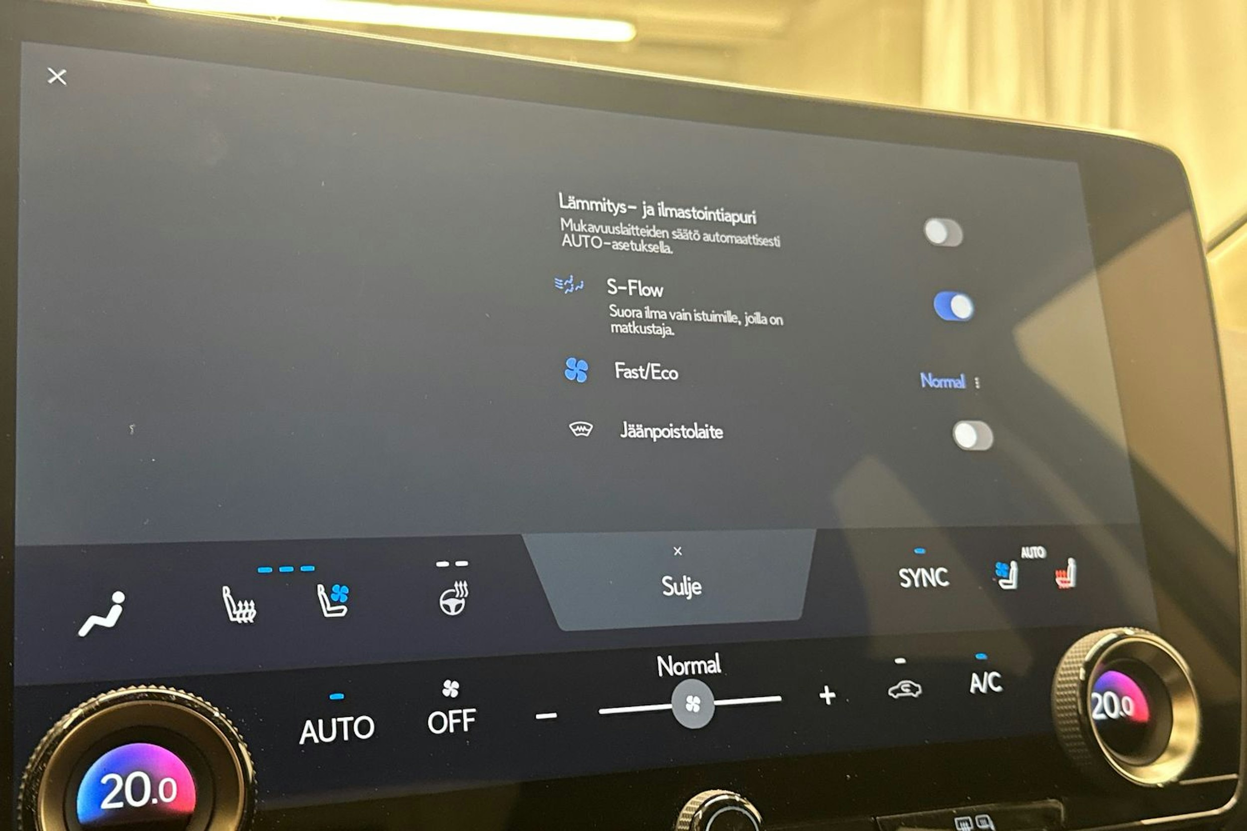 Musta Lexus NX 2023 kuva 30.