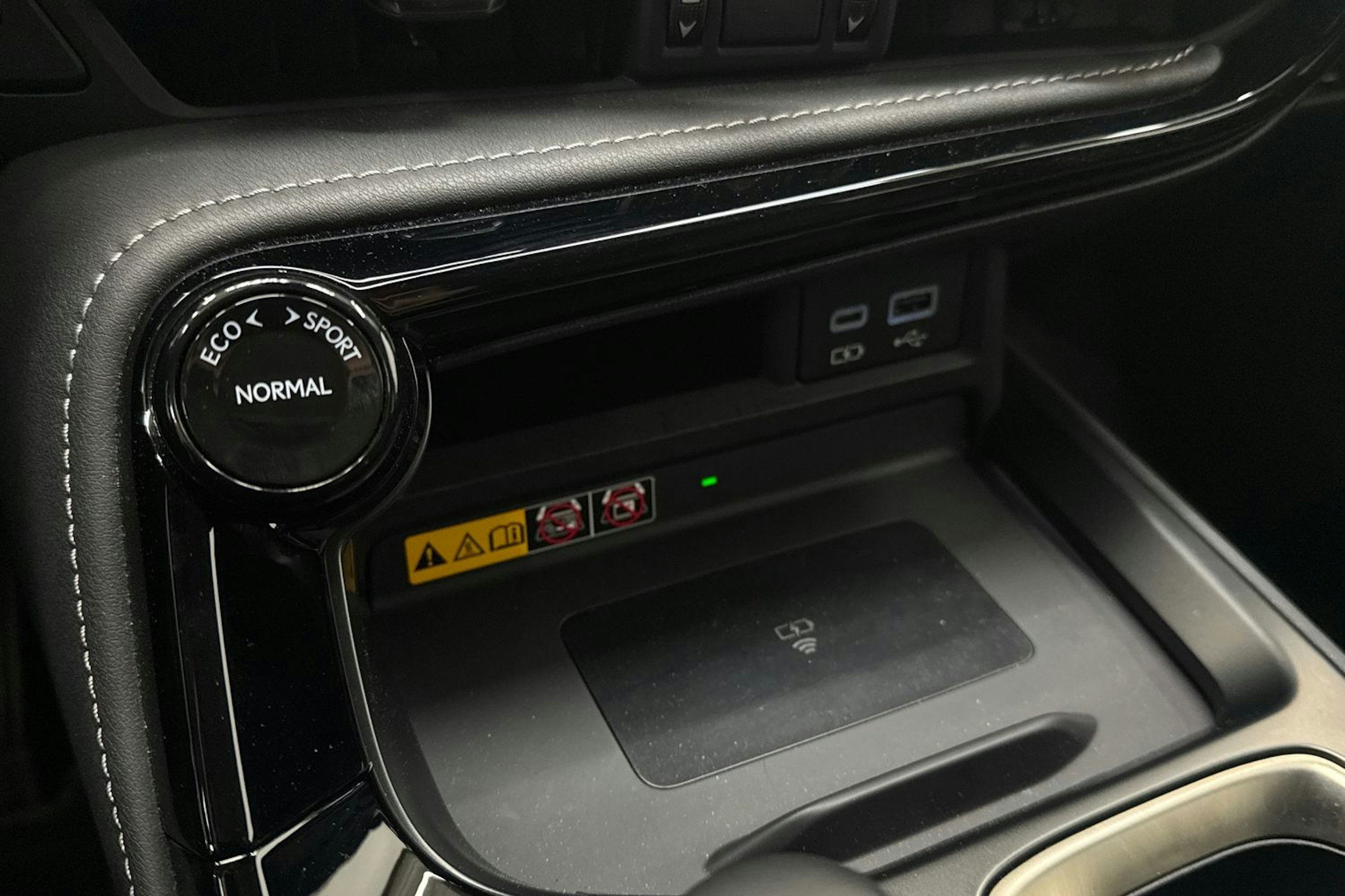 Musta Lexus NX 2023 kuva 31.