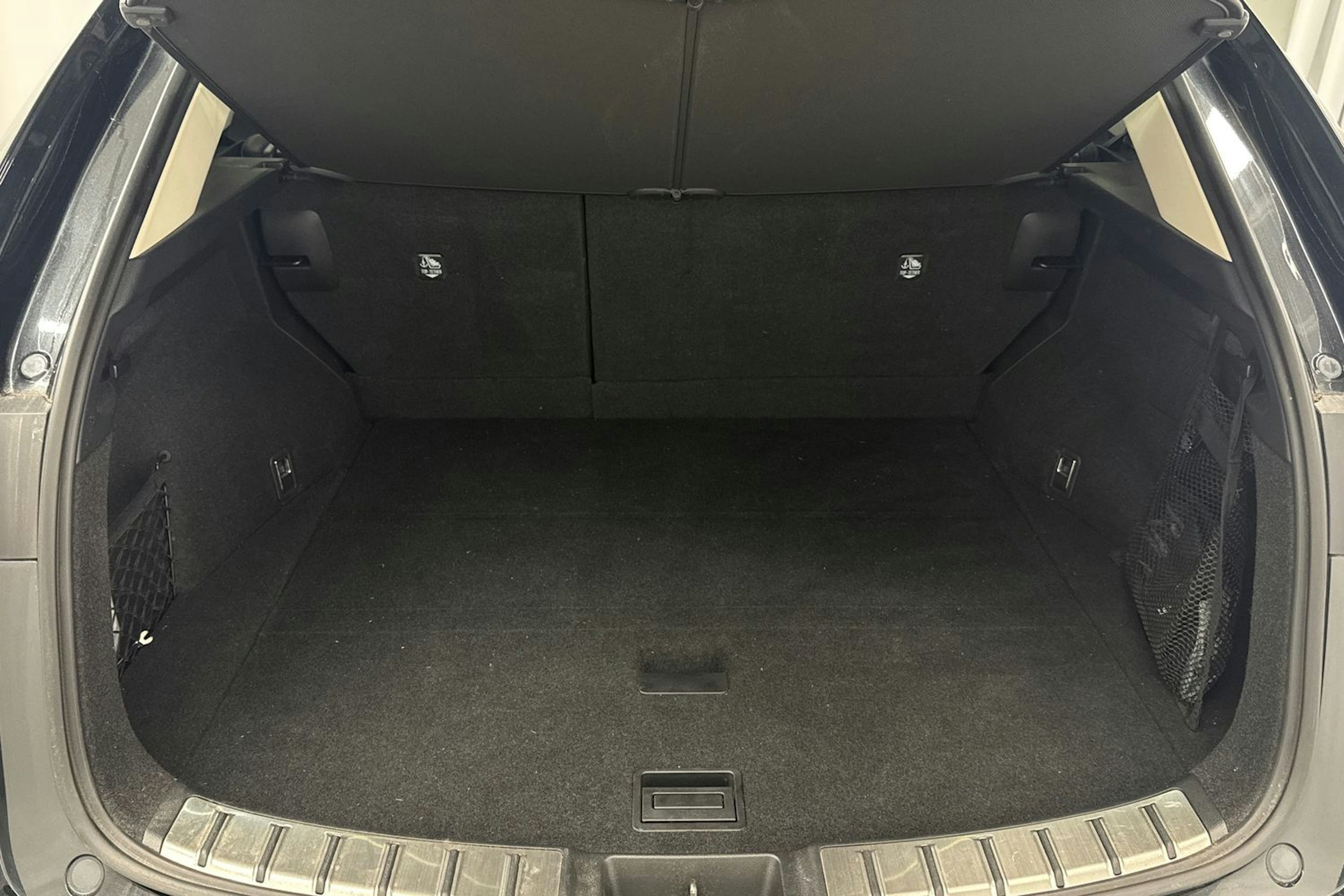 Musta Lexus NX 2023 kuva 36.