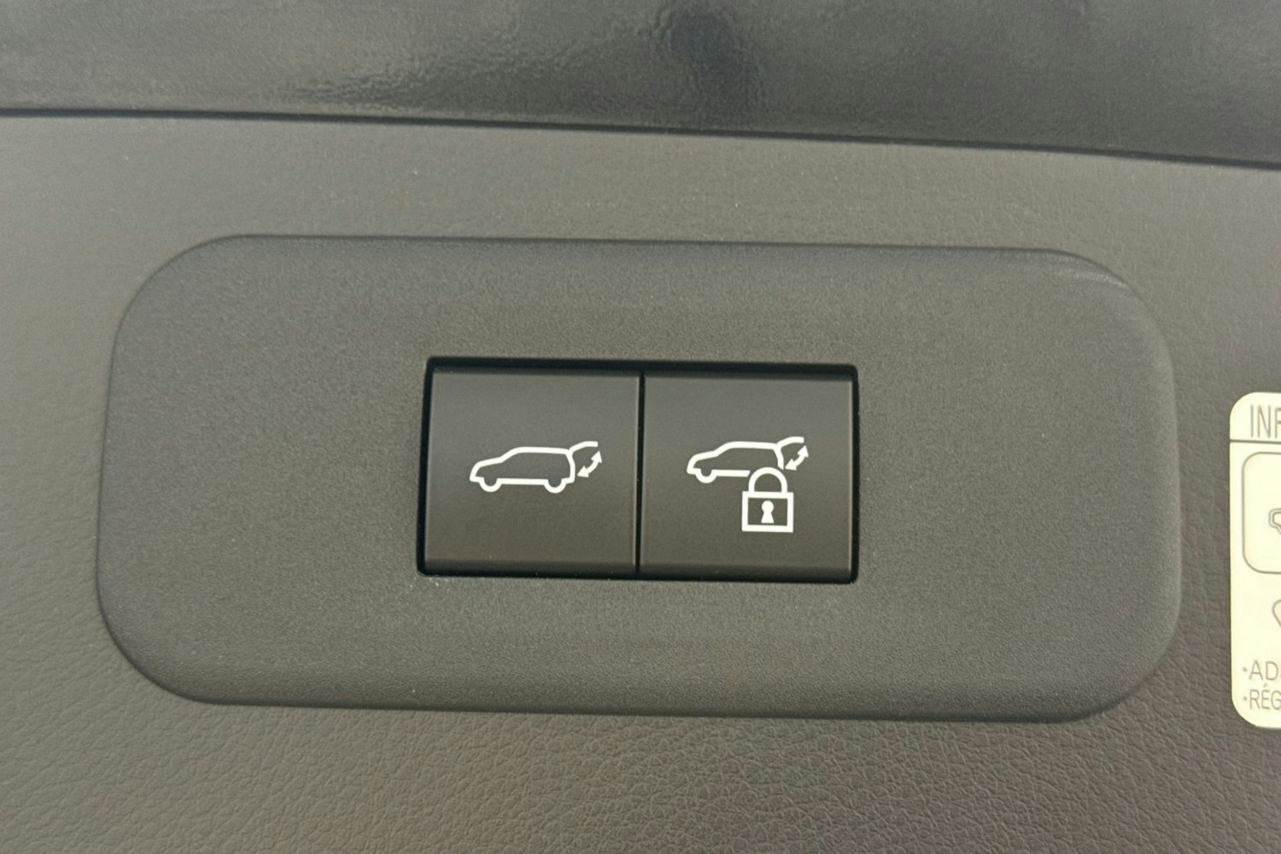 Musta Lexus NX 2023 kuva 37.