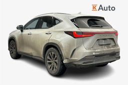 valkoinen Lexus NX 2024 kuva 2.