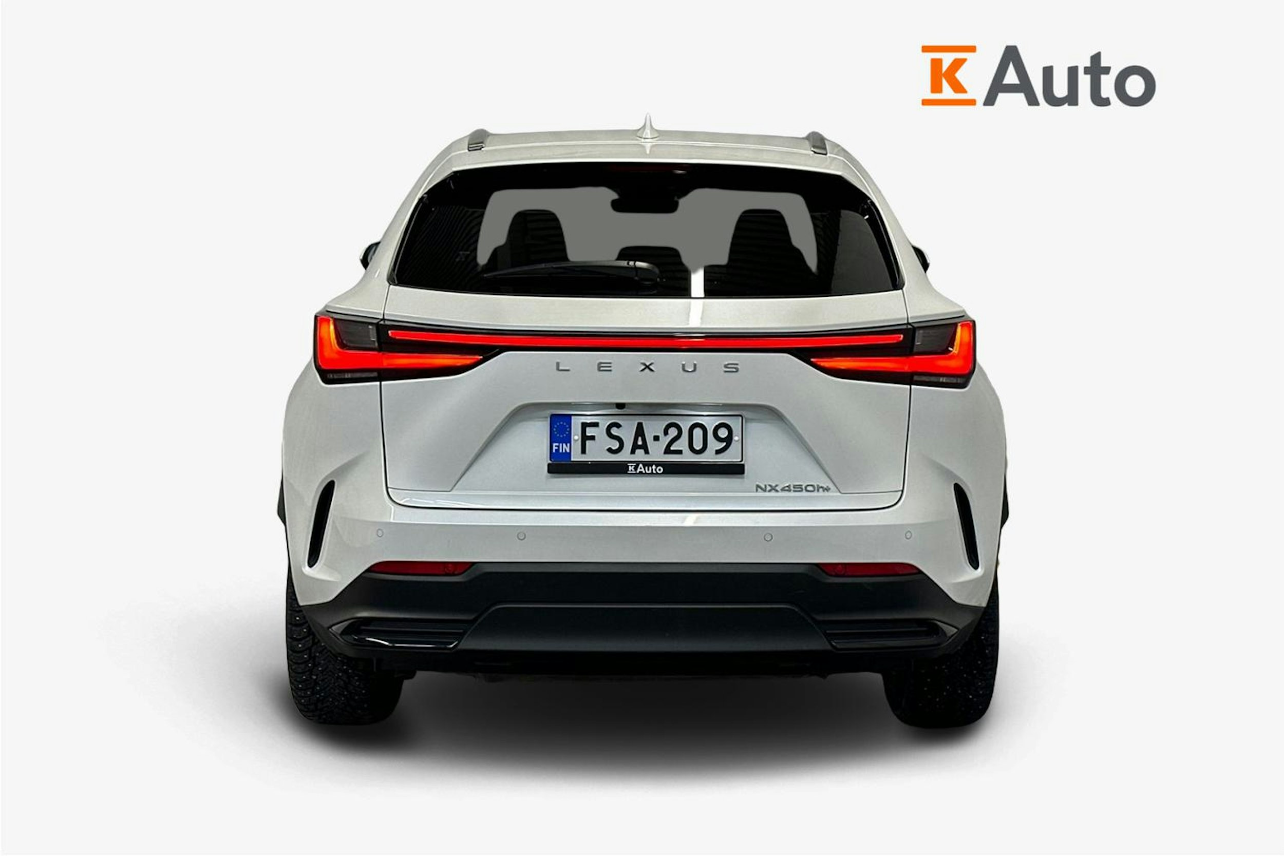 valkoinen Lexus NX 2024 kuva 4.