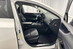 valkoinen Lexus NX 2024 kuva 13.