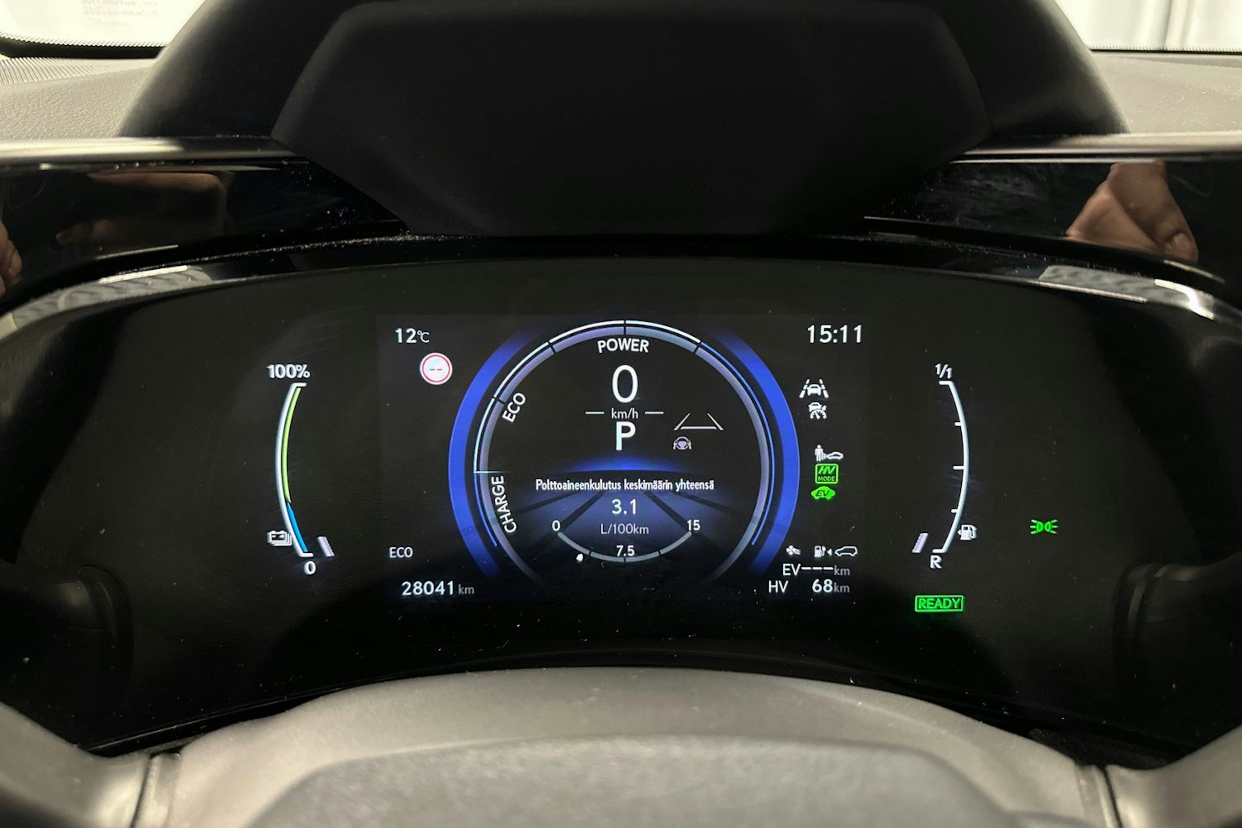 valkoinen Lexus NX 2024 kuva 18.