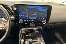 valkoinen Lexus NX 2024 kuva 20.