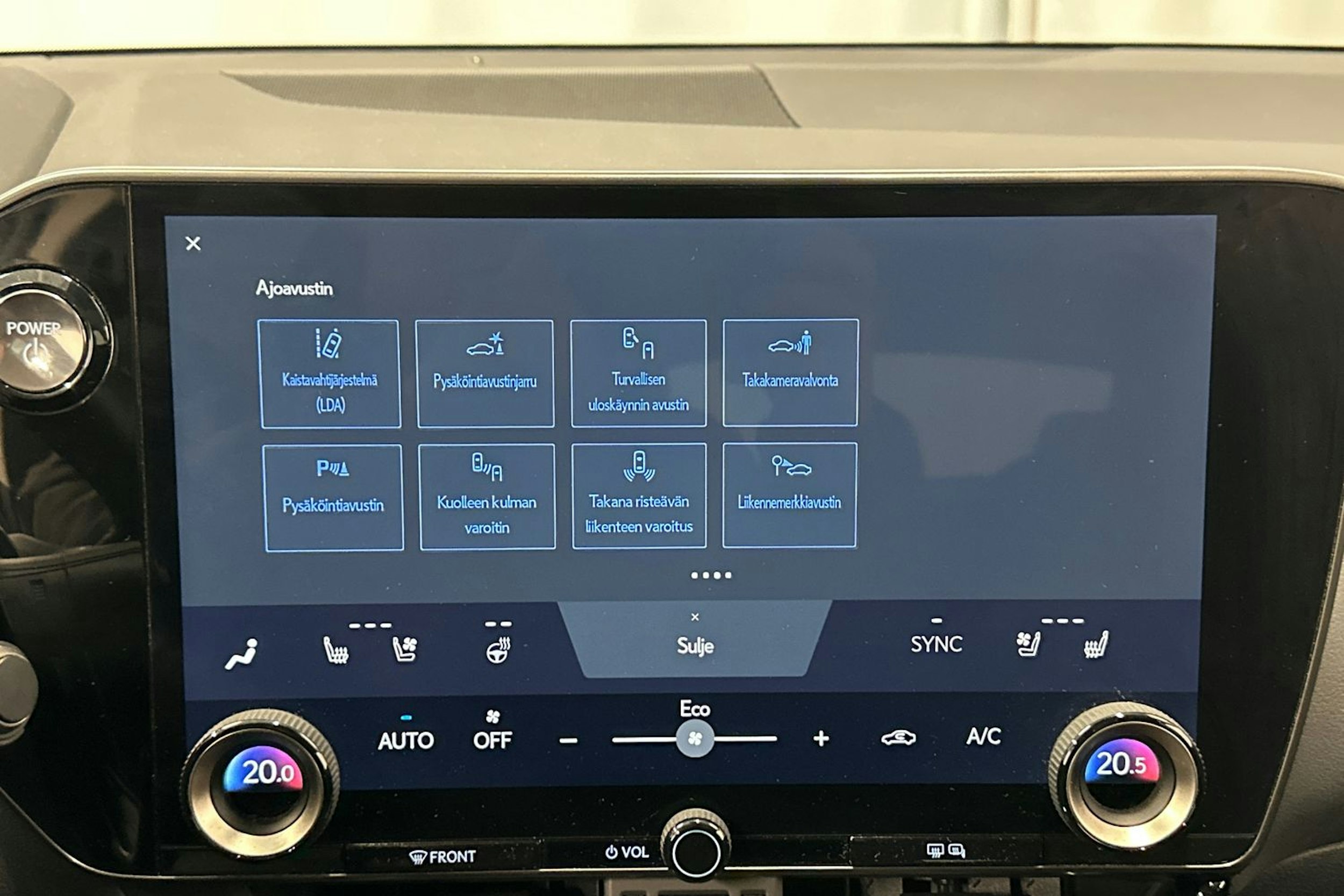 valkoinen Lexus NX 2024 kuva 22.