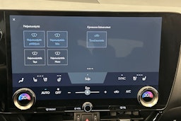 valkoinen Lexus NX 2024 kuva 23.