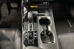 valkoinen Lexus NX 2024 kuva 25.