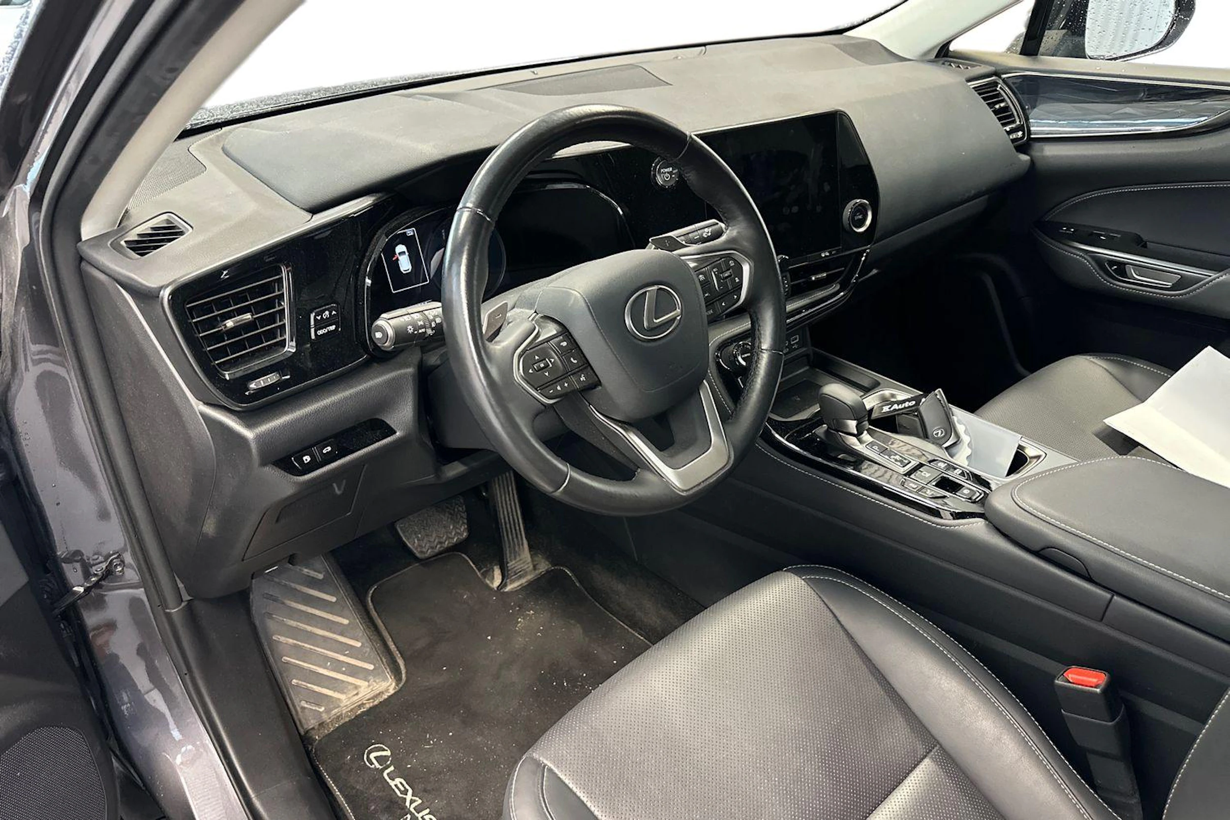 harmaa Lexus NX 2024 kuva 3.