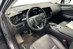 harmaa Lexus NX 2024 kuva 3.