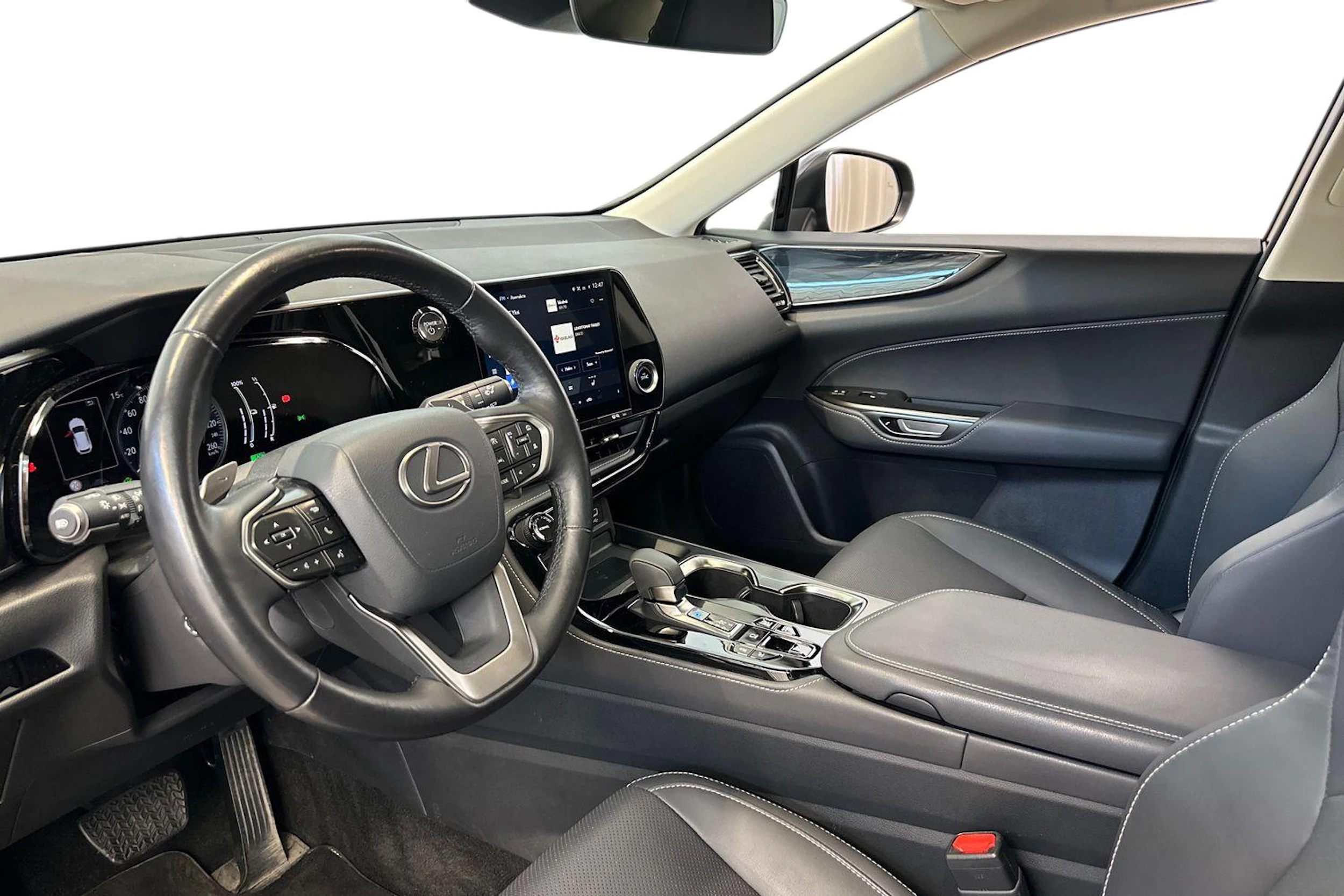 harmaa Lexus NX 2024 kuva 6.