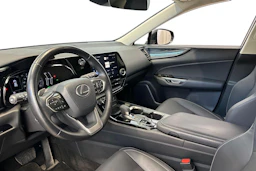 harmaa Lexus NX 2024 kuva 6.