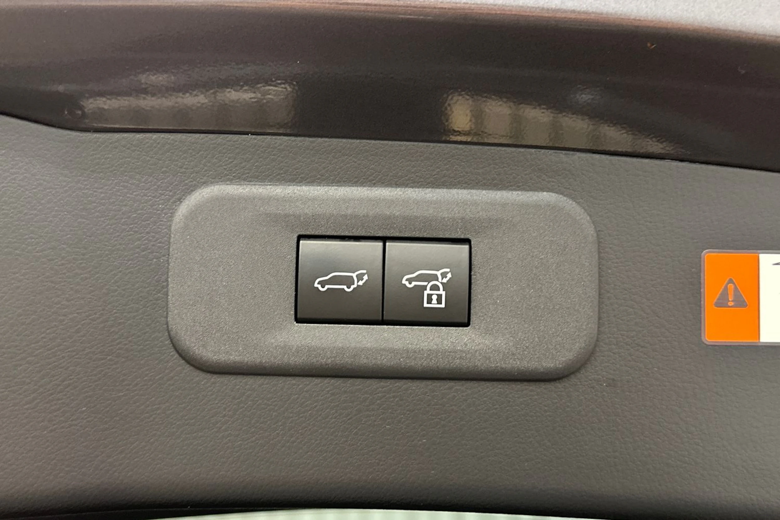 harmaa Lexus NX 2024 kuva 14.