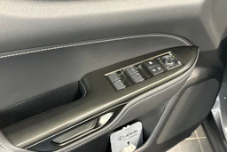 harmaa Lexus NX 2024 kuva 15.