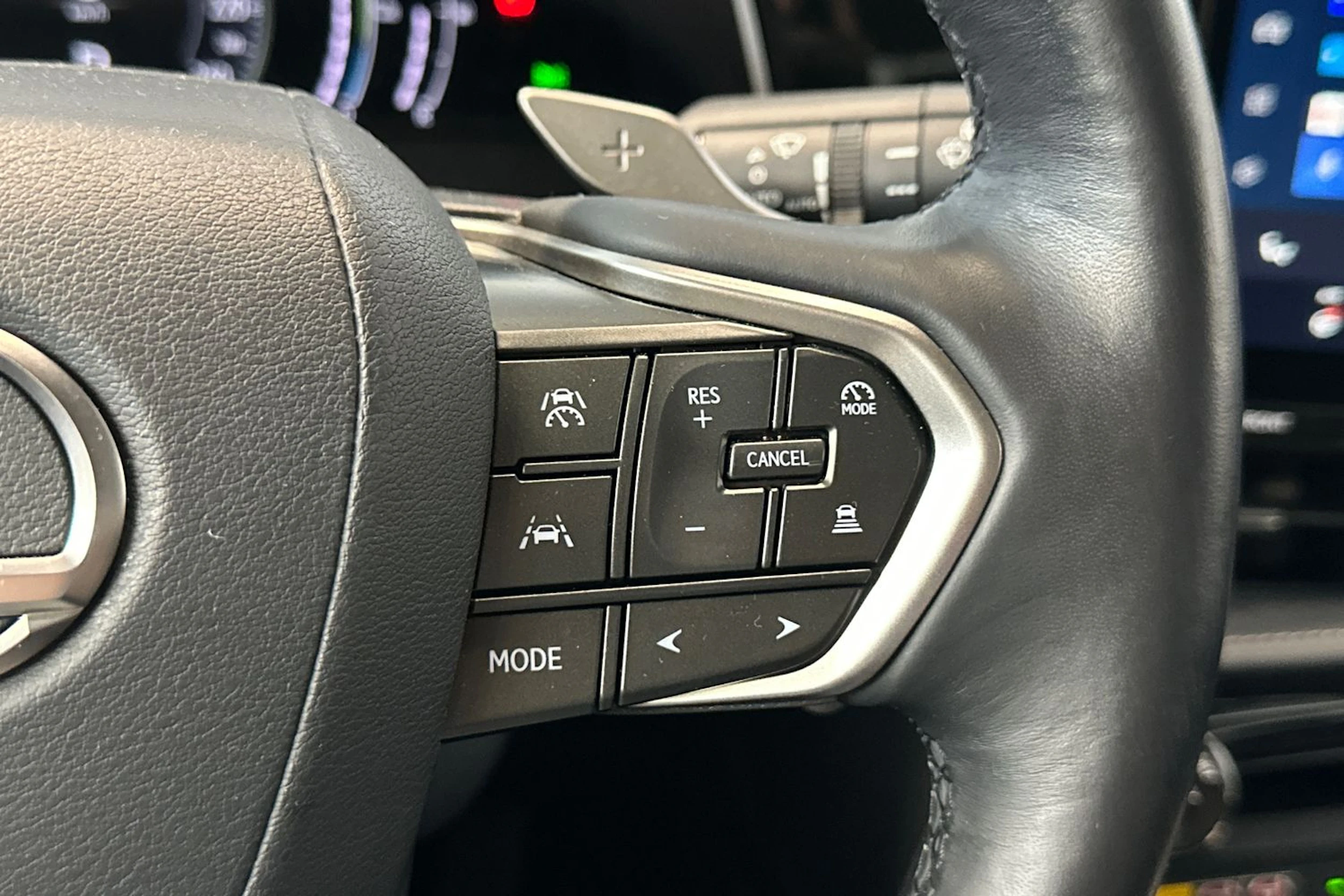 harmaa Lexus NX 2024 kuva 19.
