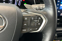 harmaa Lexus NX 2024 kuva 19.