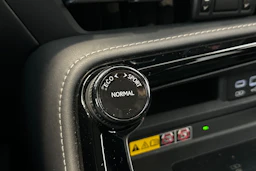harmaa Lexus NX 2024 kuva 22.