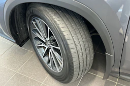 harmaa Lexus NX 2024 kuva 27.