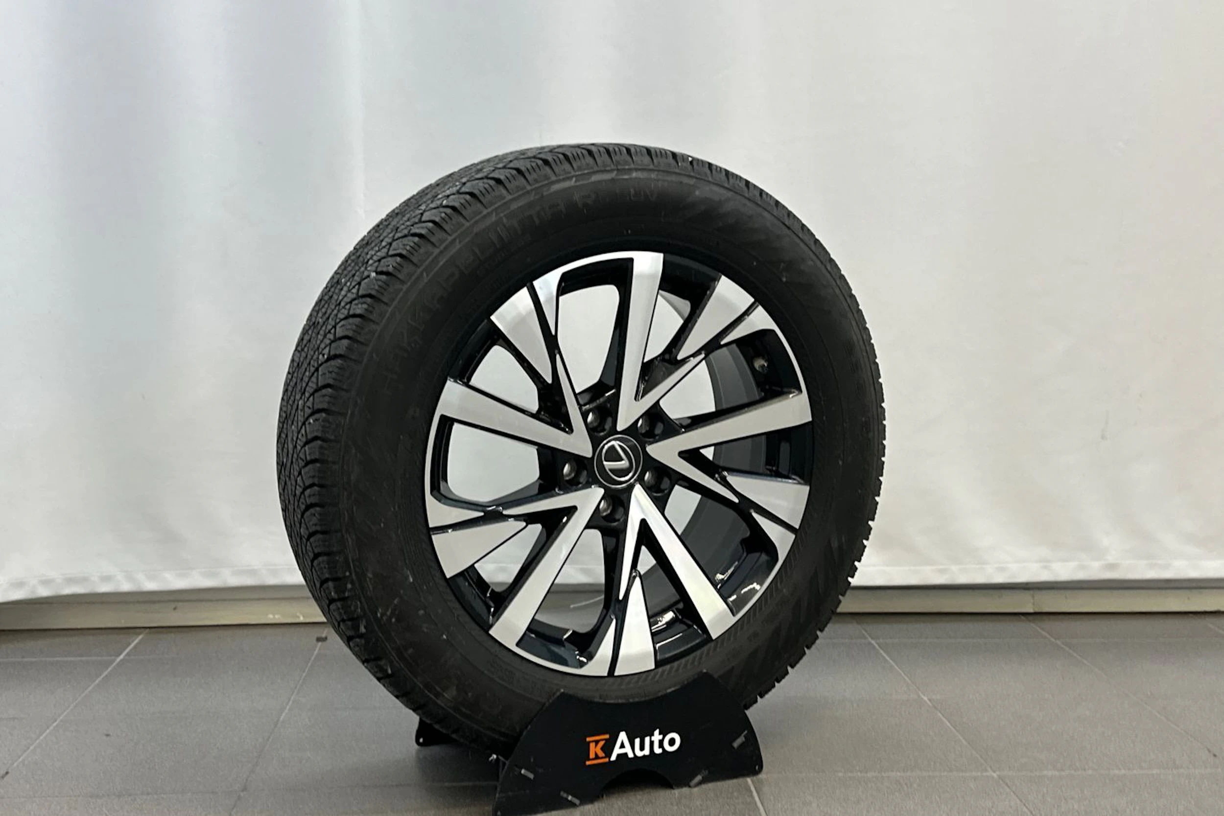 harmaa Lexus NX 2024 kuva 28.