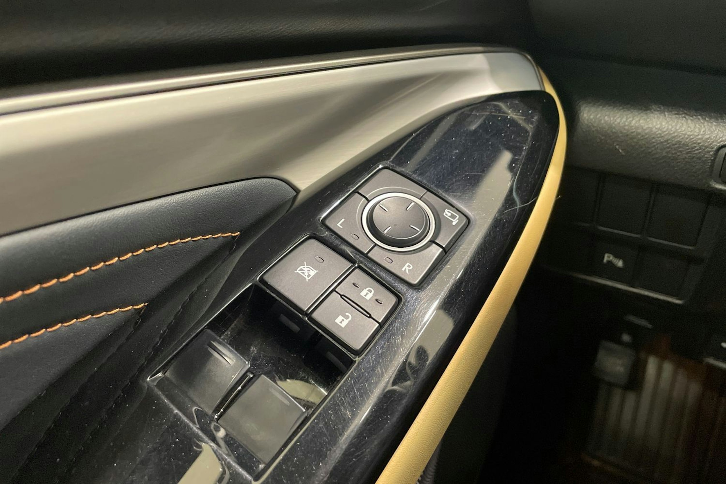 musta Lexus RC 2016 kuva 15.