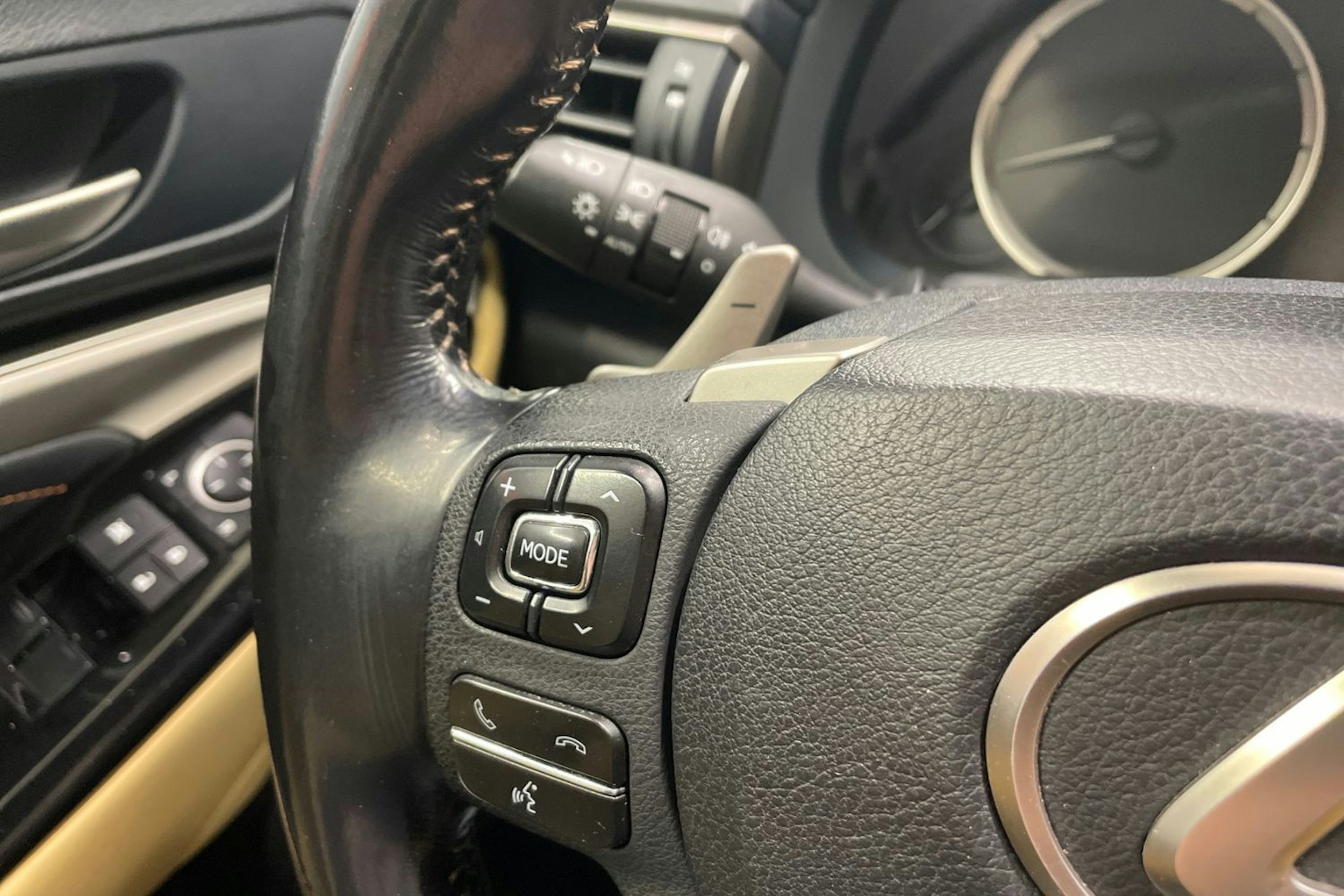 musta Lexus RC 2016 kuva 17.