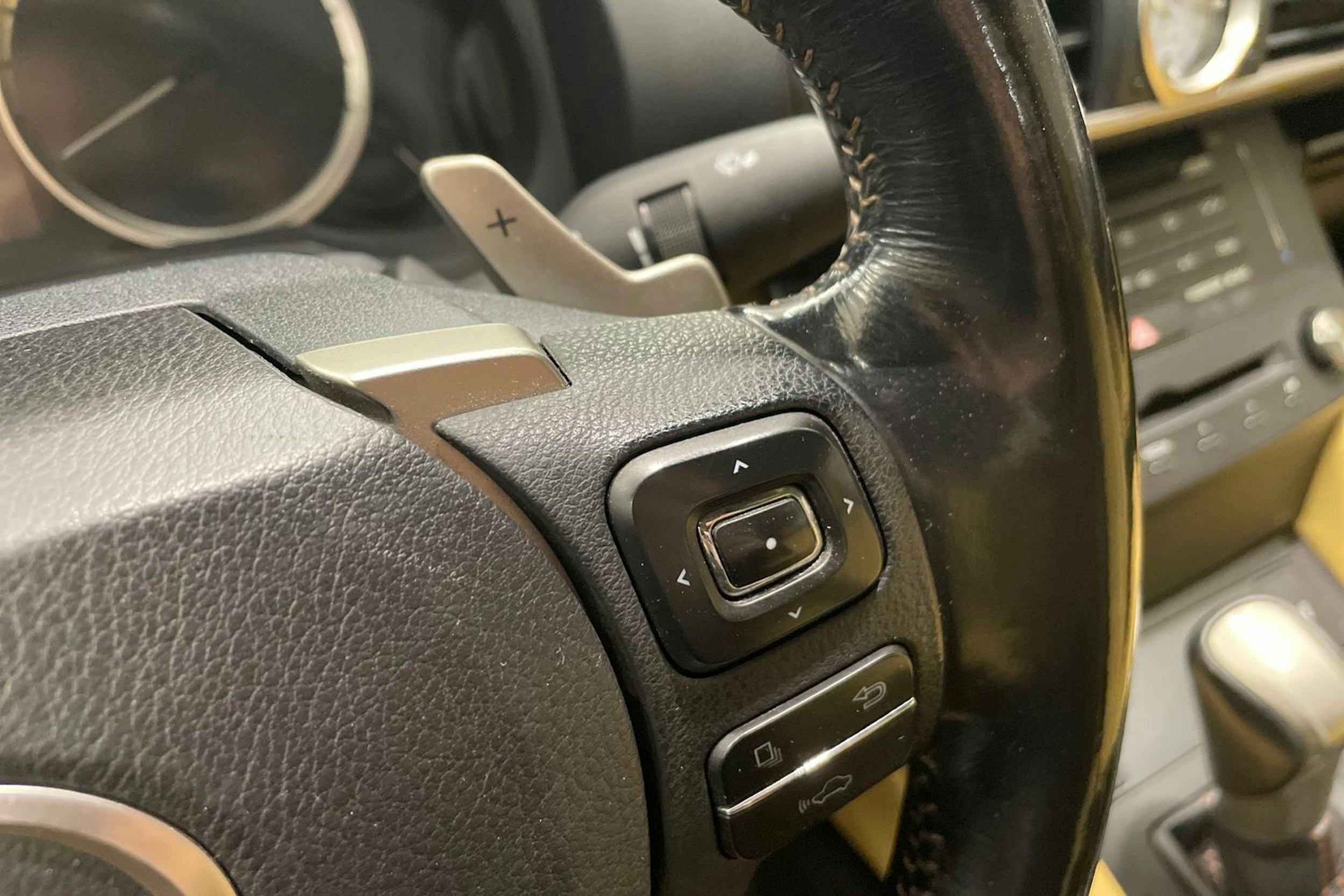 musta Lexus RC 2016 kuva 19.