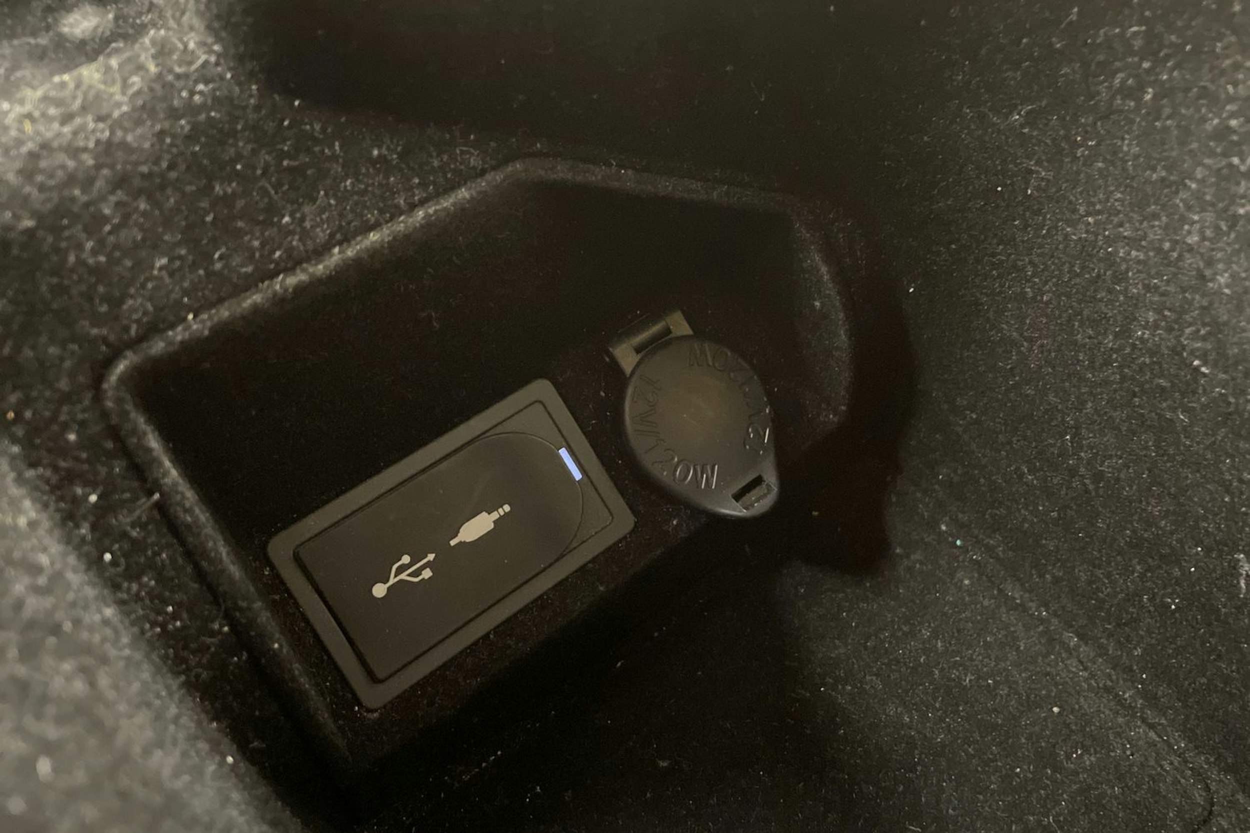 musta Lexus RC 2016 kuva 27.