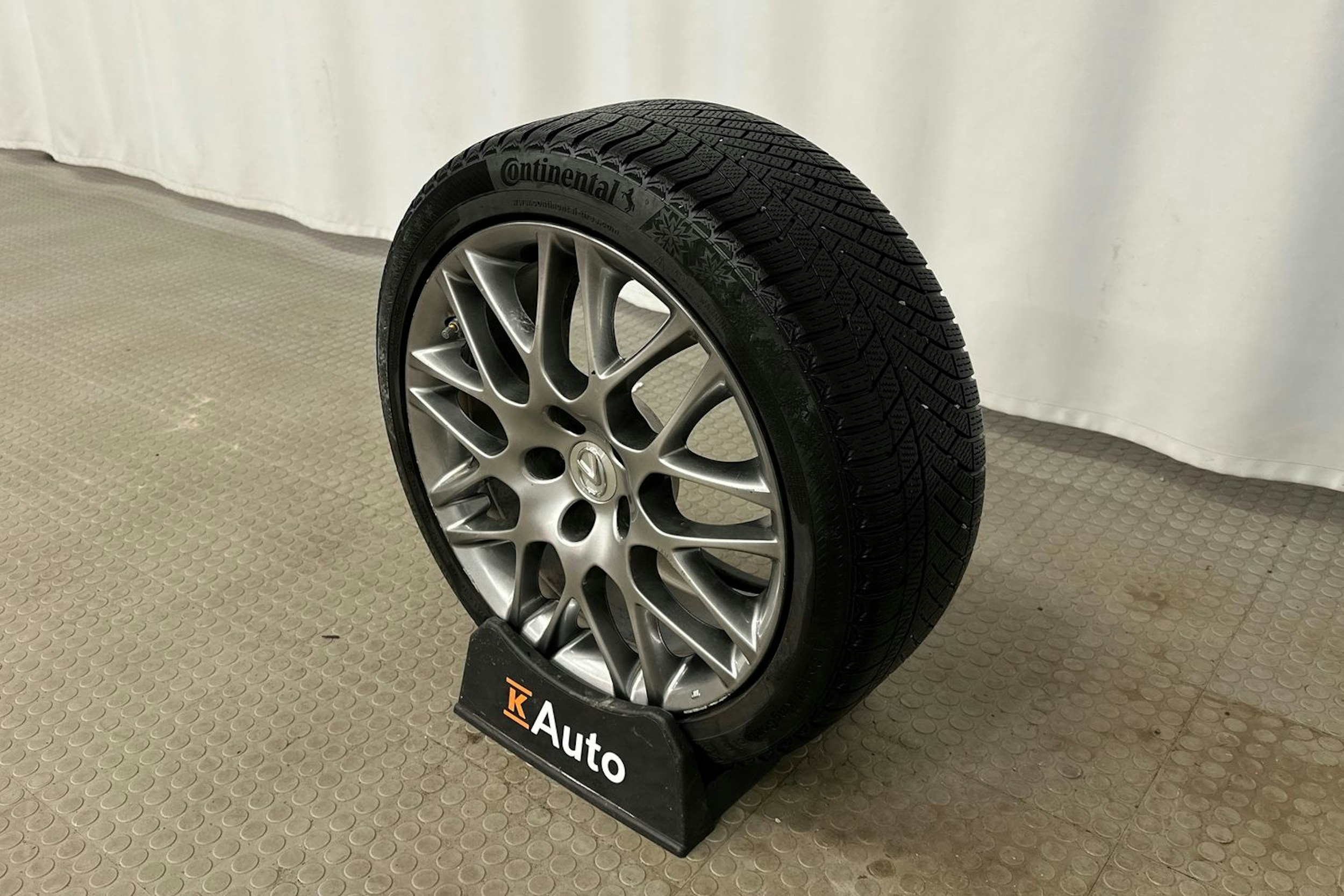punainen Lexus RC 2016 kuva 13.