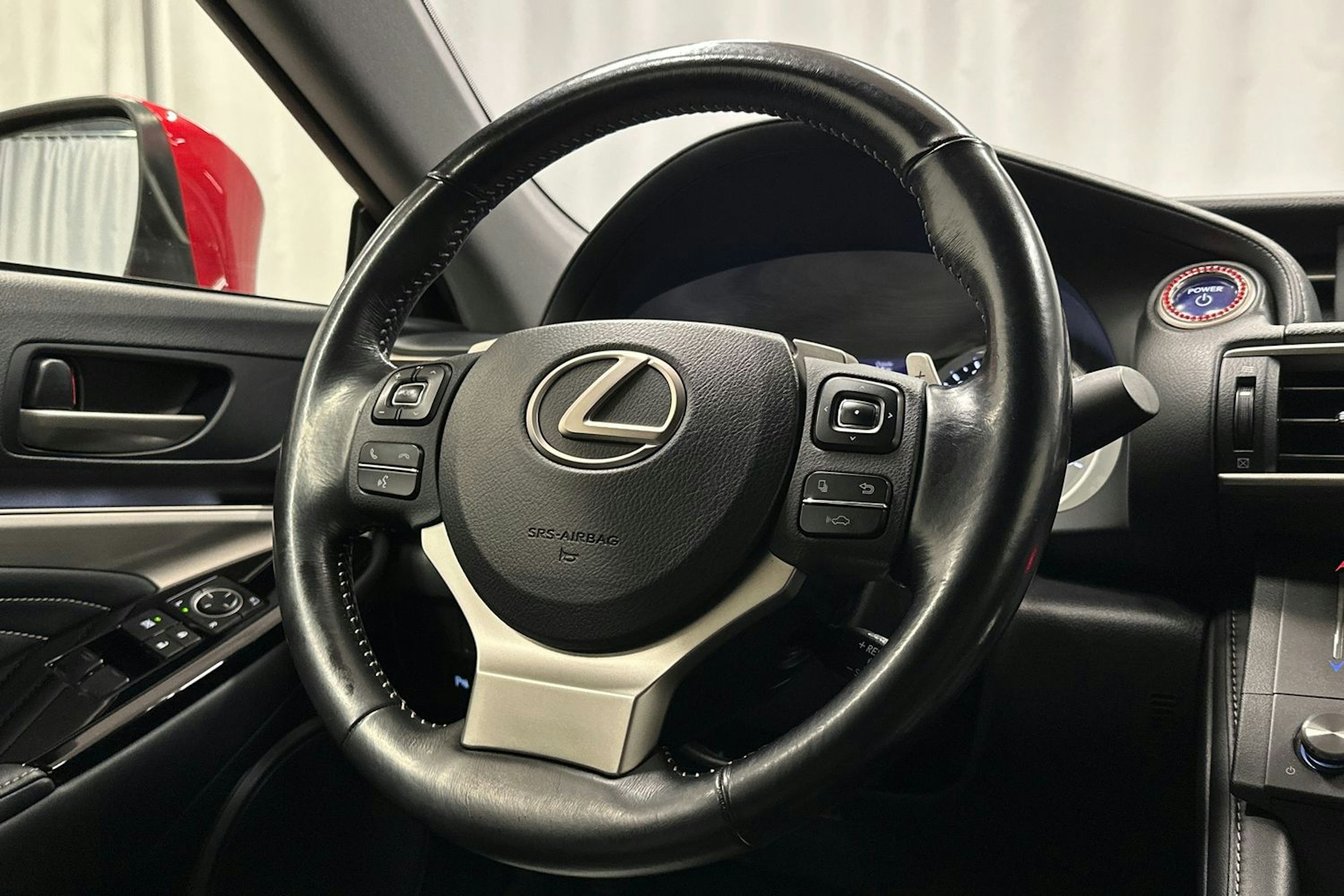 punainen Lexus RC 2016 kuva 15.