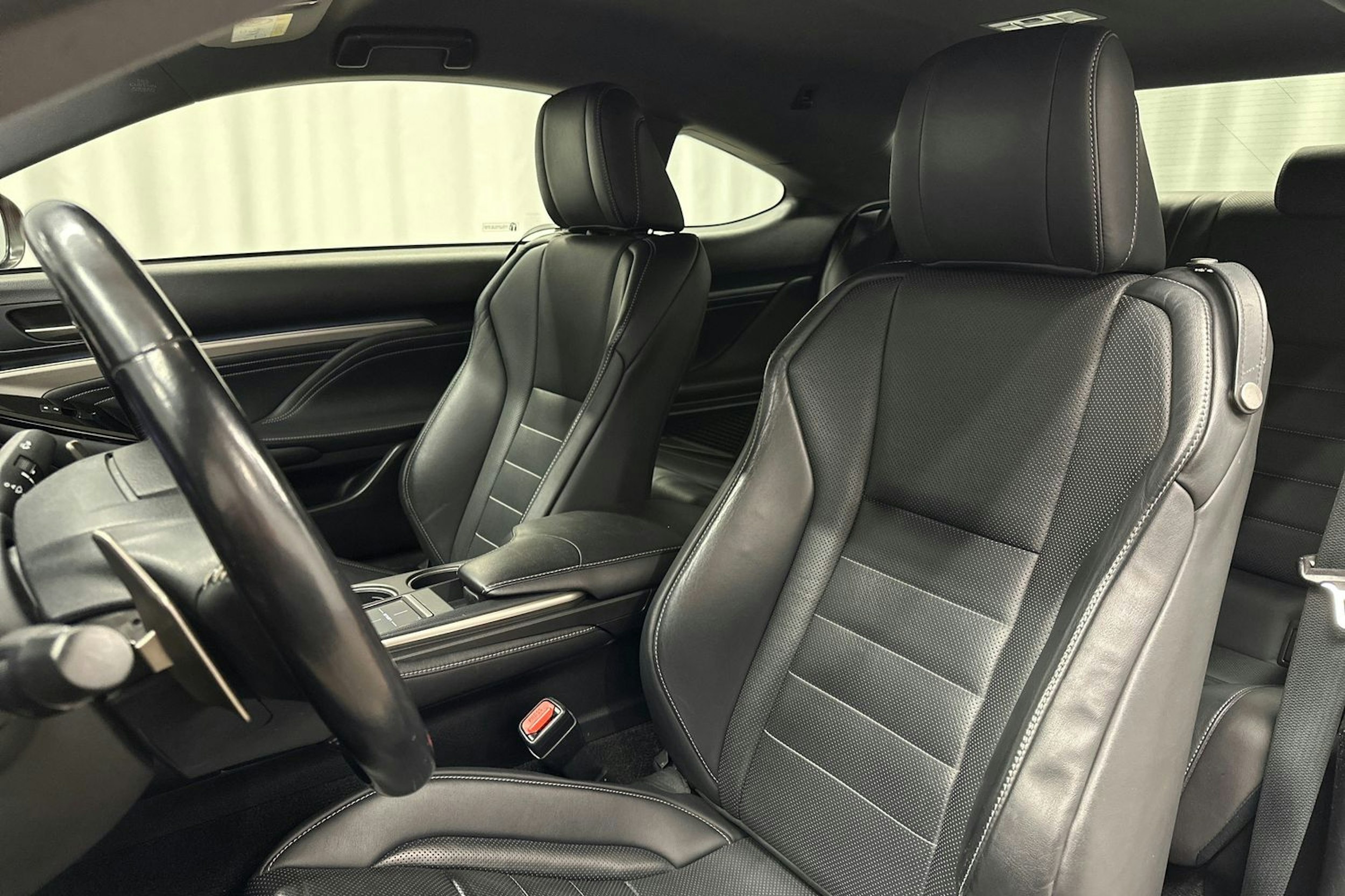 punainen Lexus RC 2016 kuva 16.