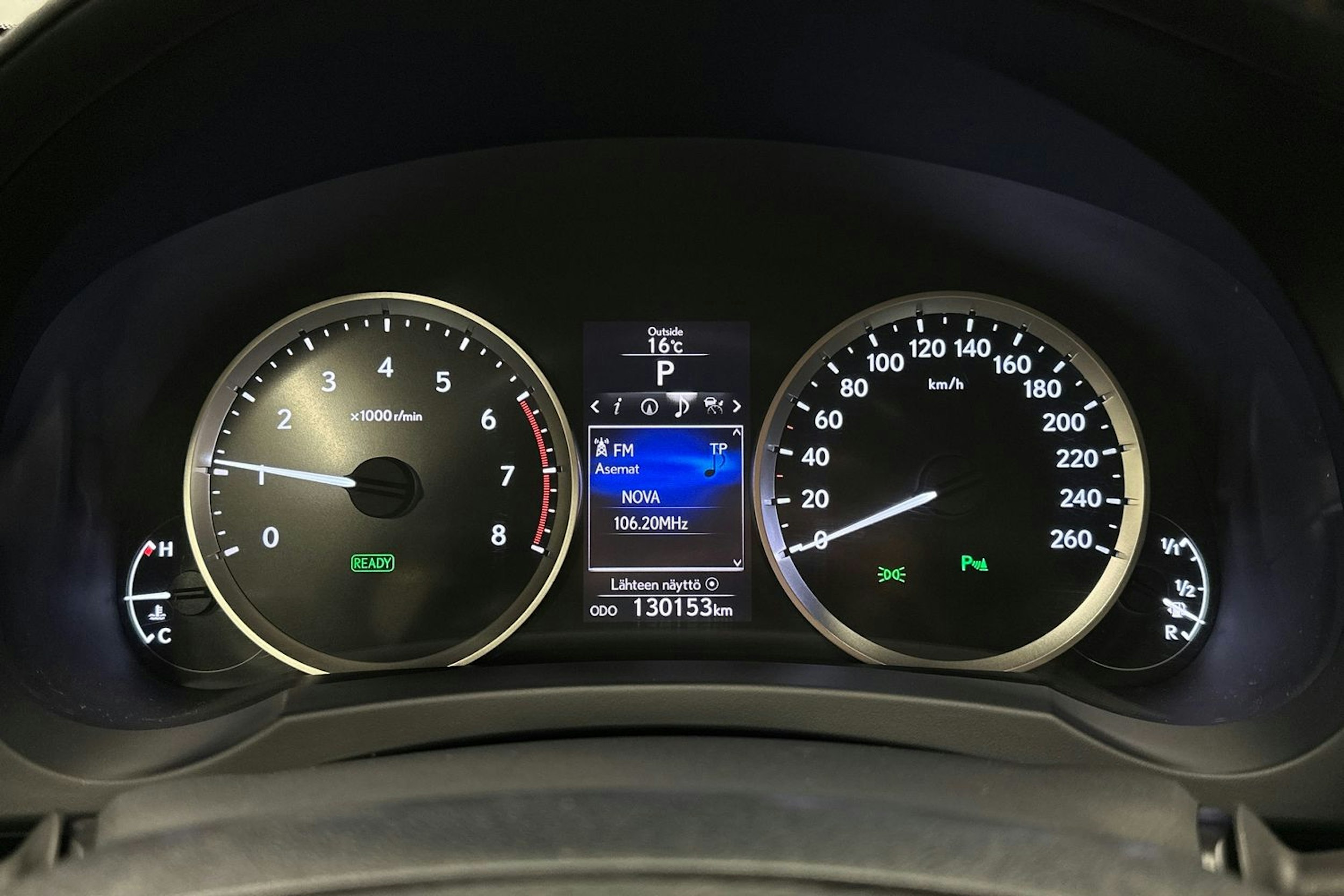 punainen Lexus RC 2016 kuva 21.