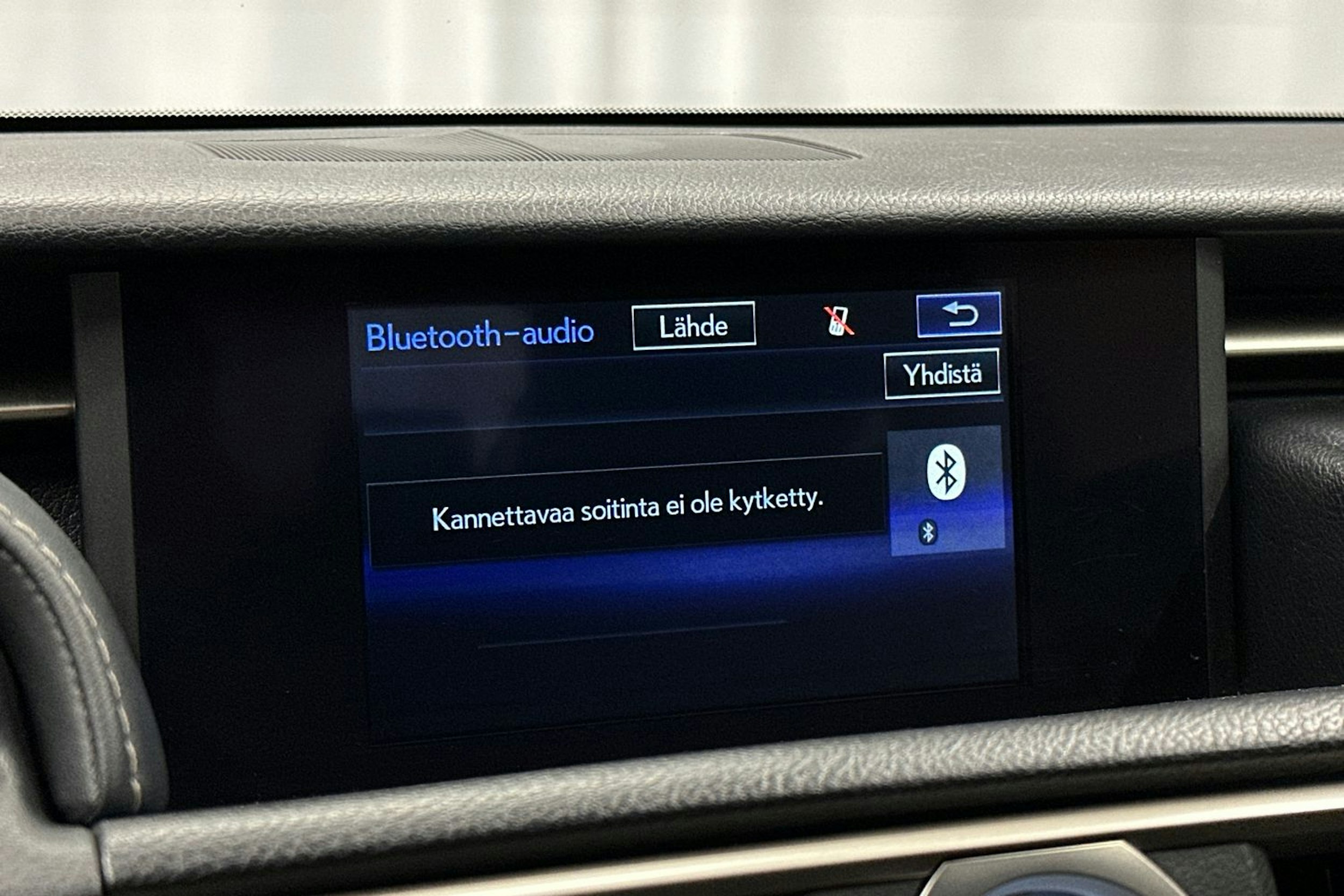 punainen Lexus RC 2016 kuva 23.