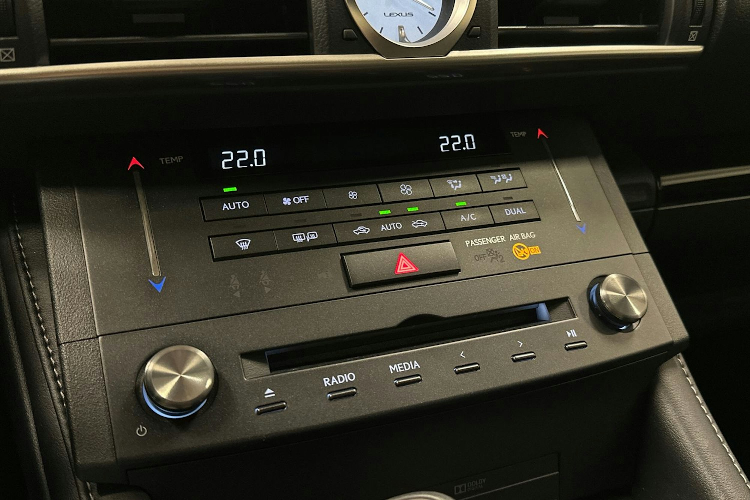 punainen Lexus RC 2016 kuva 27.