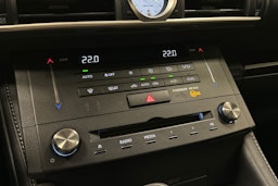 punainen Lexus RC 2016 kuva 27.