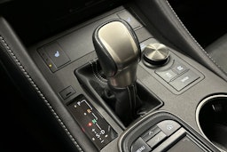 punainen Lexus RC 2016 kuva 28.