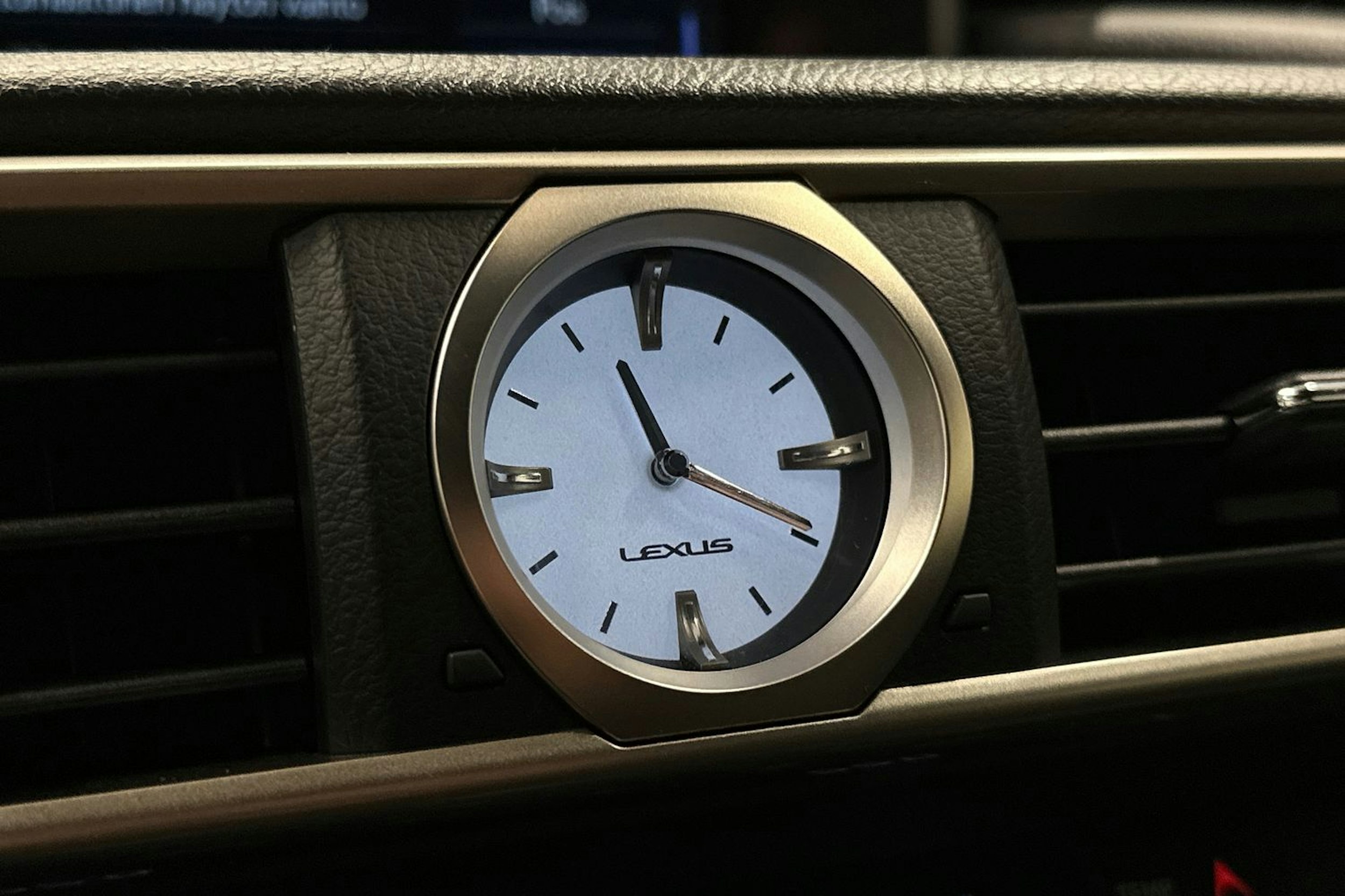 punainen Lexus RC 2016 kuva 29.