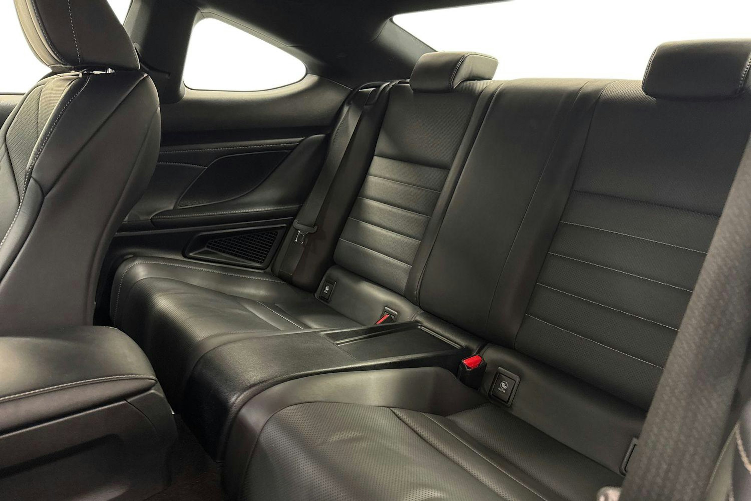 punainen Lexus RC 2019 kuva 10.