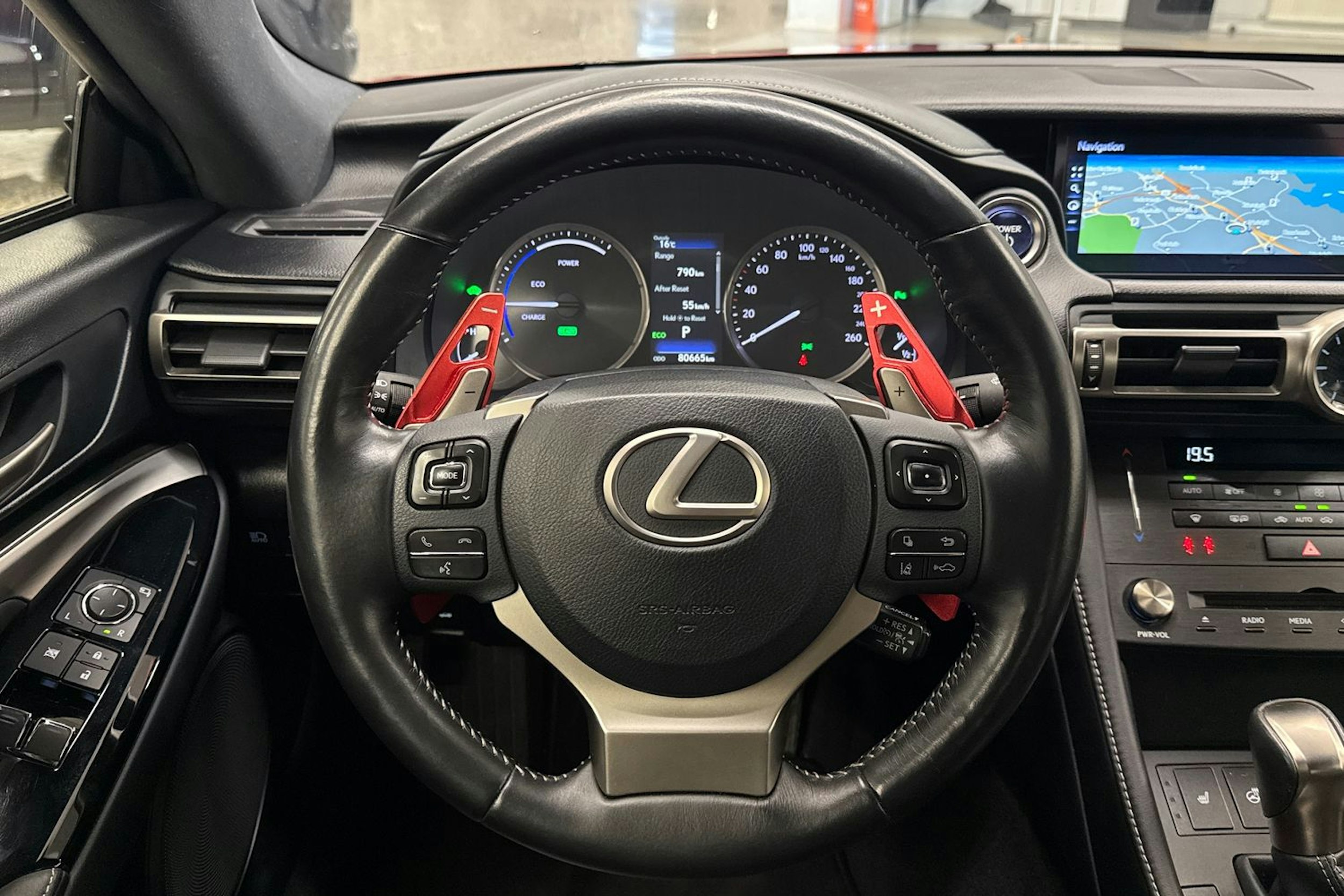 punainen Lexus RC 2019 kuva 14.