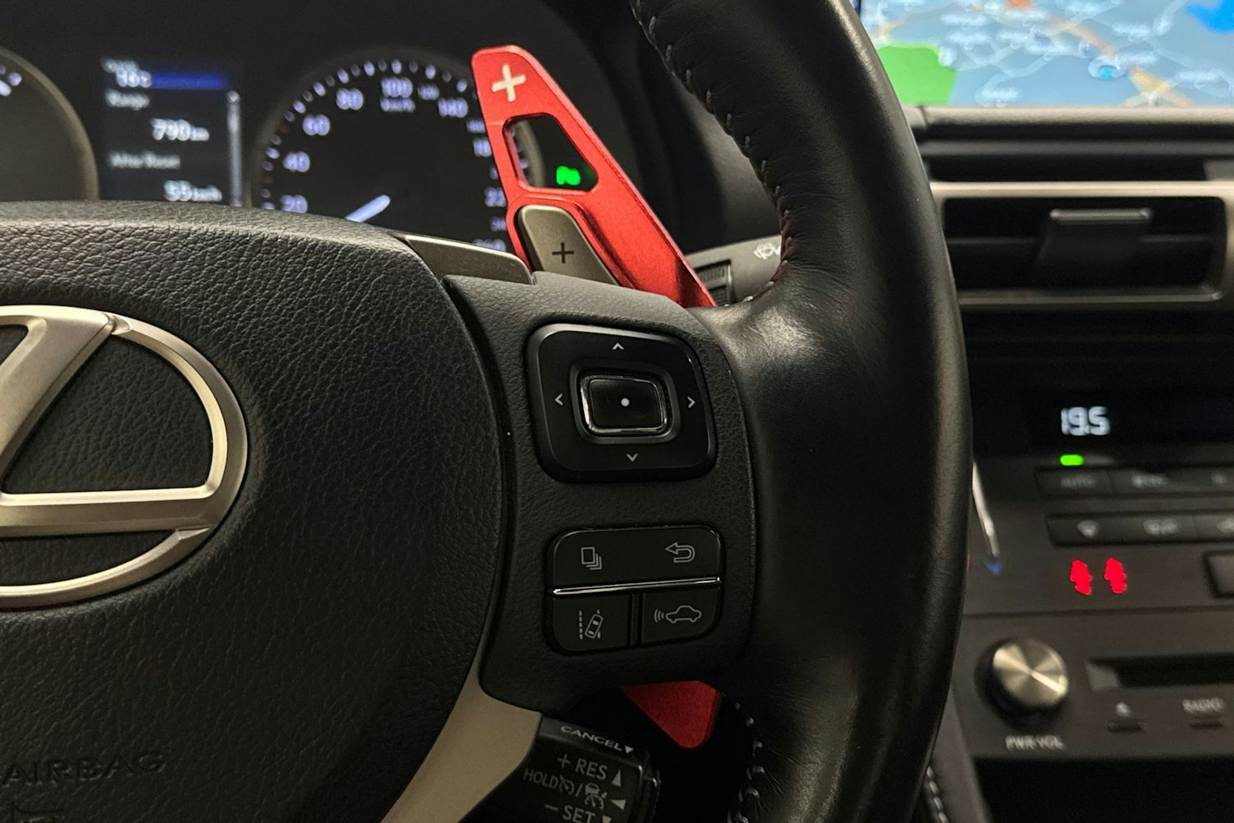 punainen Lexus RC 2019 kuva 16.